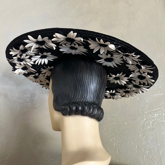 EXCITING 1940s\' BLACK STRAW WIDE BRIM HAT + WHITE FABRIC DAISIES main image 11